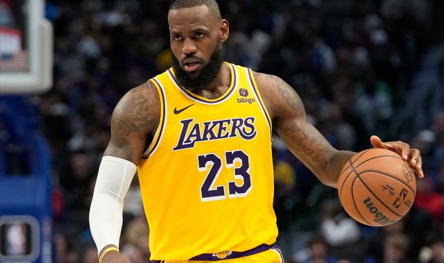 乐鱼app-2.4亿留里夫斯，追巨星？湖人计划詹姆斯离开后选“最疯的路”？