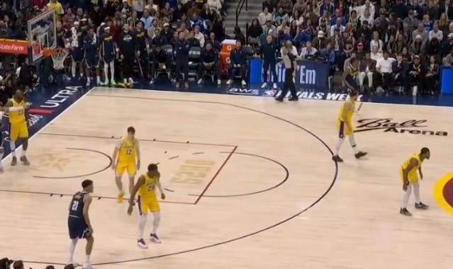 湖人激战掘金！斯玛特狂打铁 蒂米惊艳 东契奇稳定输出